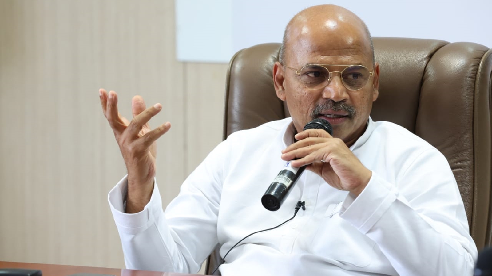 https://salarnews.in/public/uploads/images/newsimages/maannewsimage16052026_214434_maannewsimage09062025_213012_sharanparakah patil.jpg